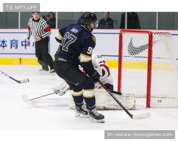 冰球联赛决赛鏖战，加时赛决定冠军归属，冰球 联赛